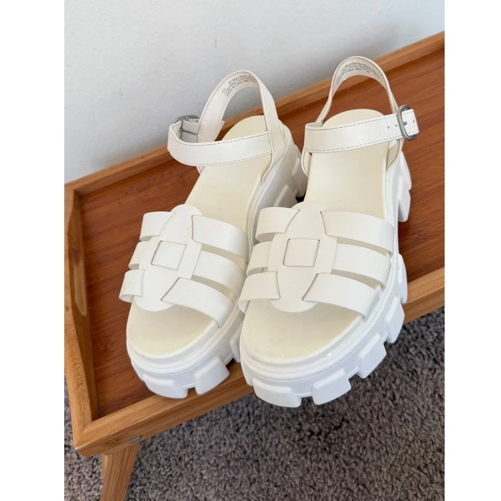 Wild Fable Womens White Chunky Lug Sole Platform Gladiator Sandals Size 7.5